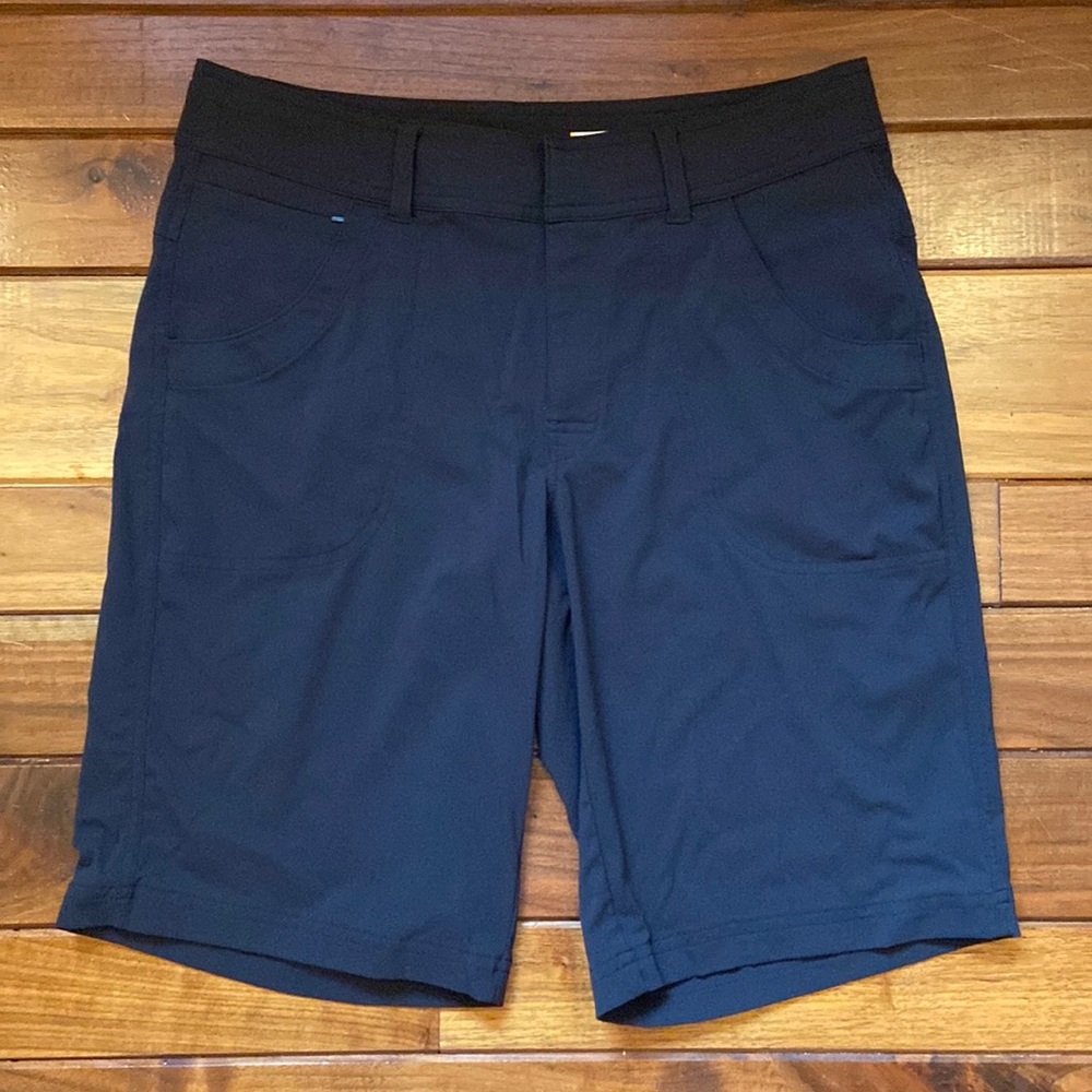 Lucy Walkabout Collection Black Shorts Small